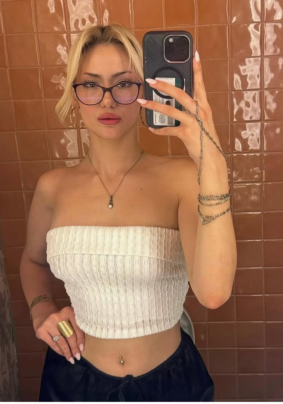 Gölyaka Güzel Bir Yaşam Escort Bayan Nazım